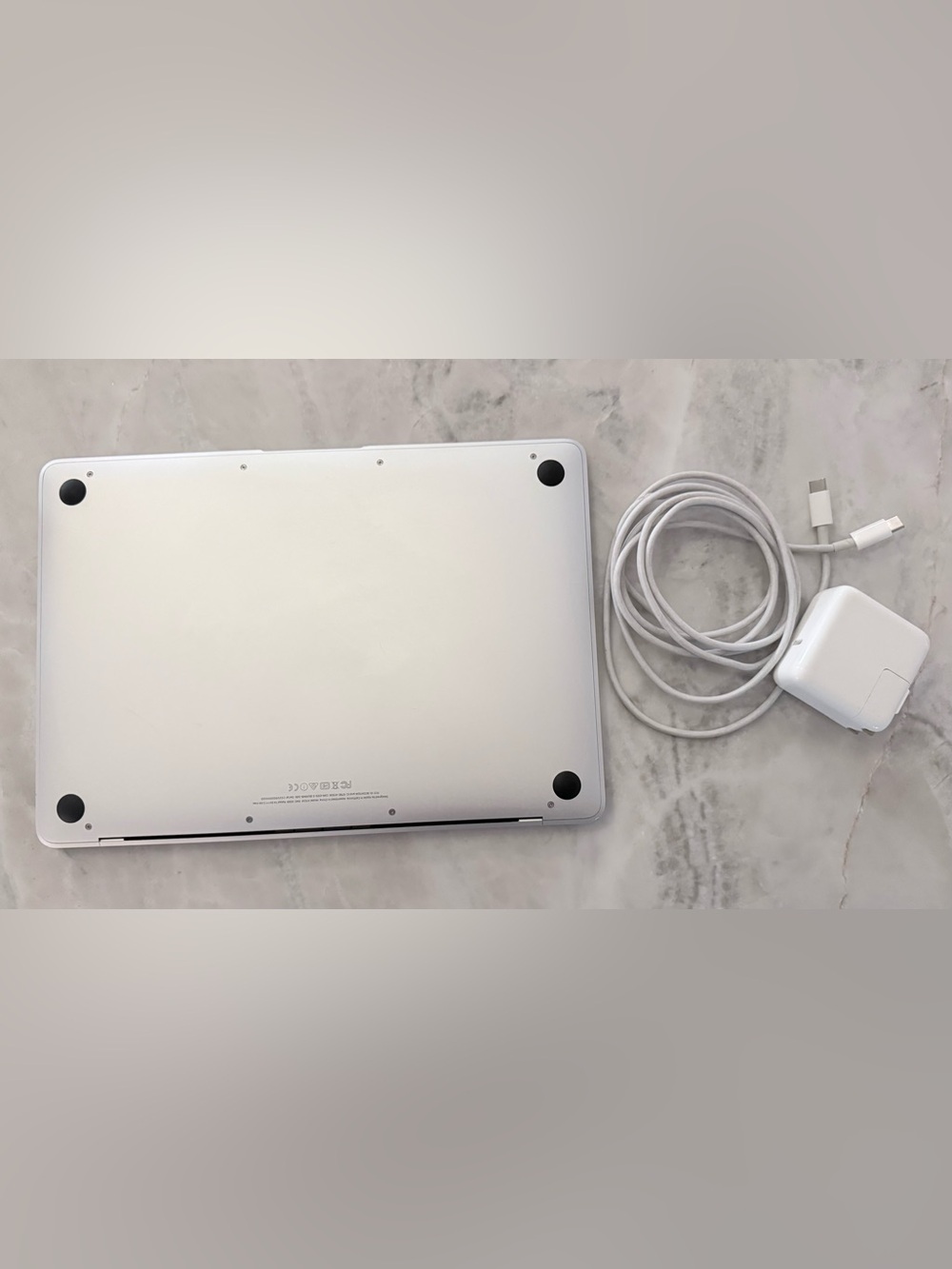 Apple MacBook Silver Laptop 1.4 GHz Dual-Core Intel i7 250 GB - Picture 7 of 9